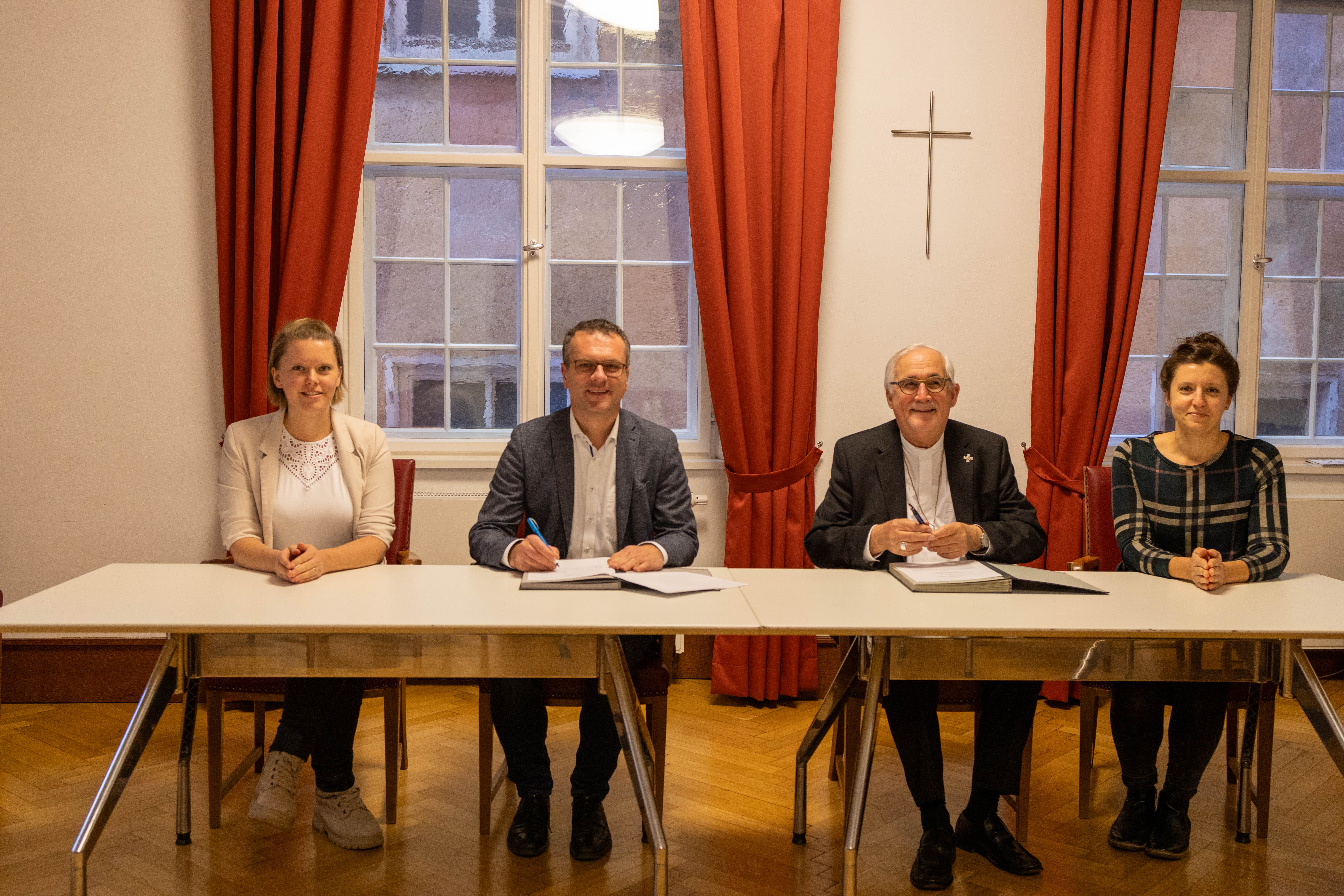 Vertragsunterschrift für die Kooperation im Jeckel-Areal
