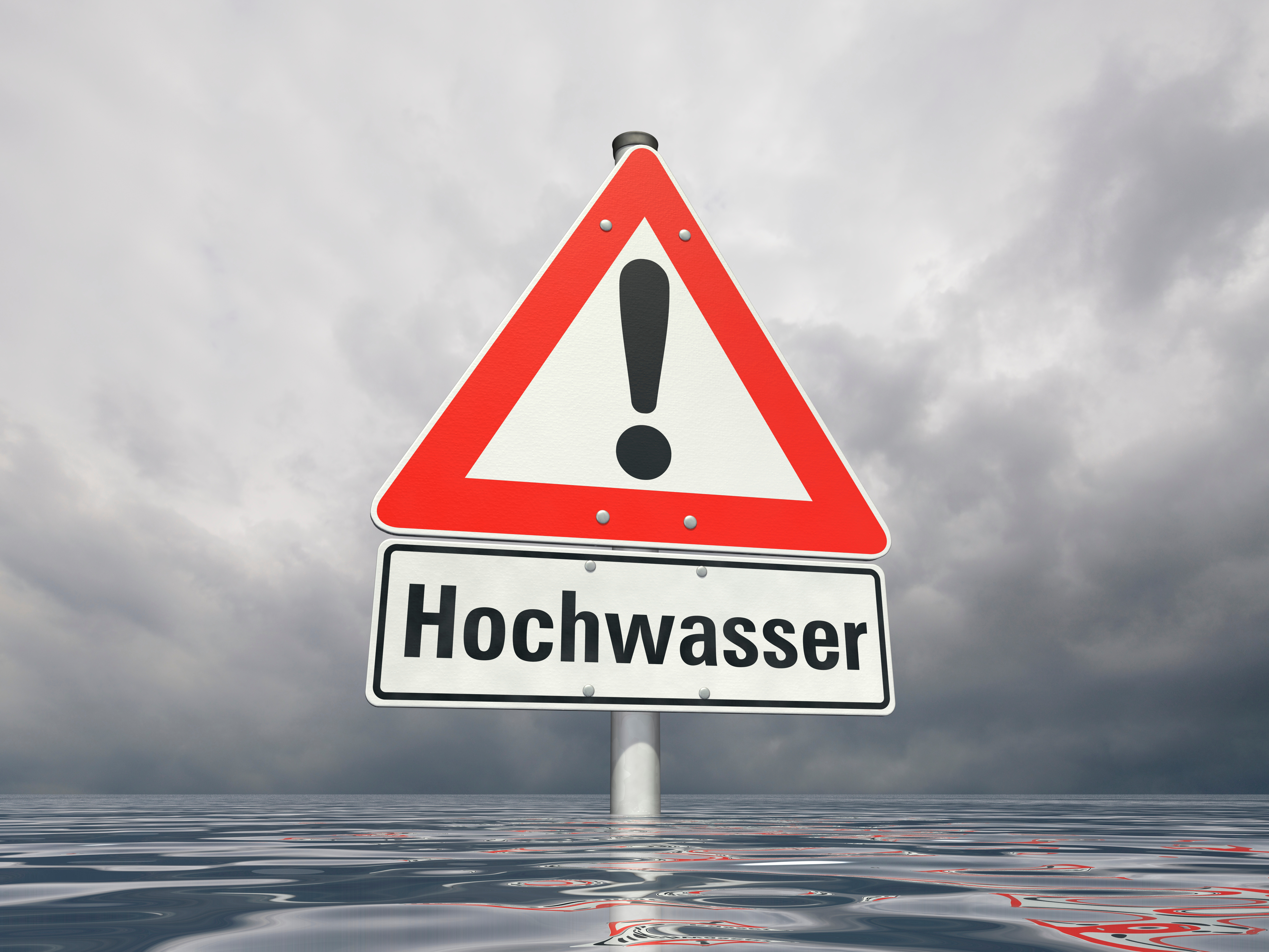 Ein Straßenschild auf dem "Hochwasser" steht