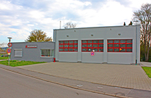 Gebäude mit Auffahrt