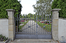 Tor, Friedhof
