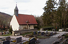Kapelle und Grabsteine