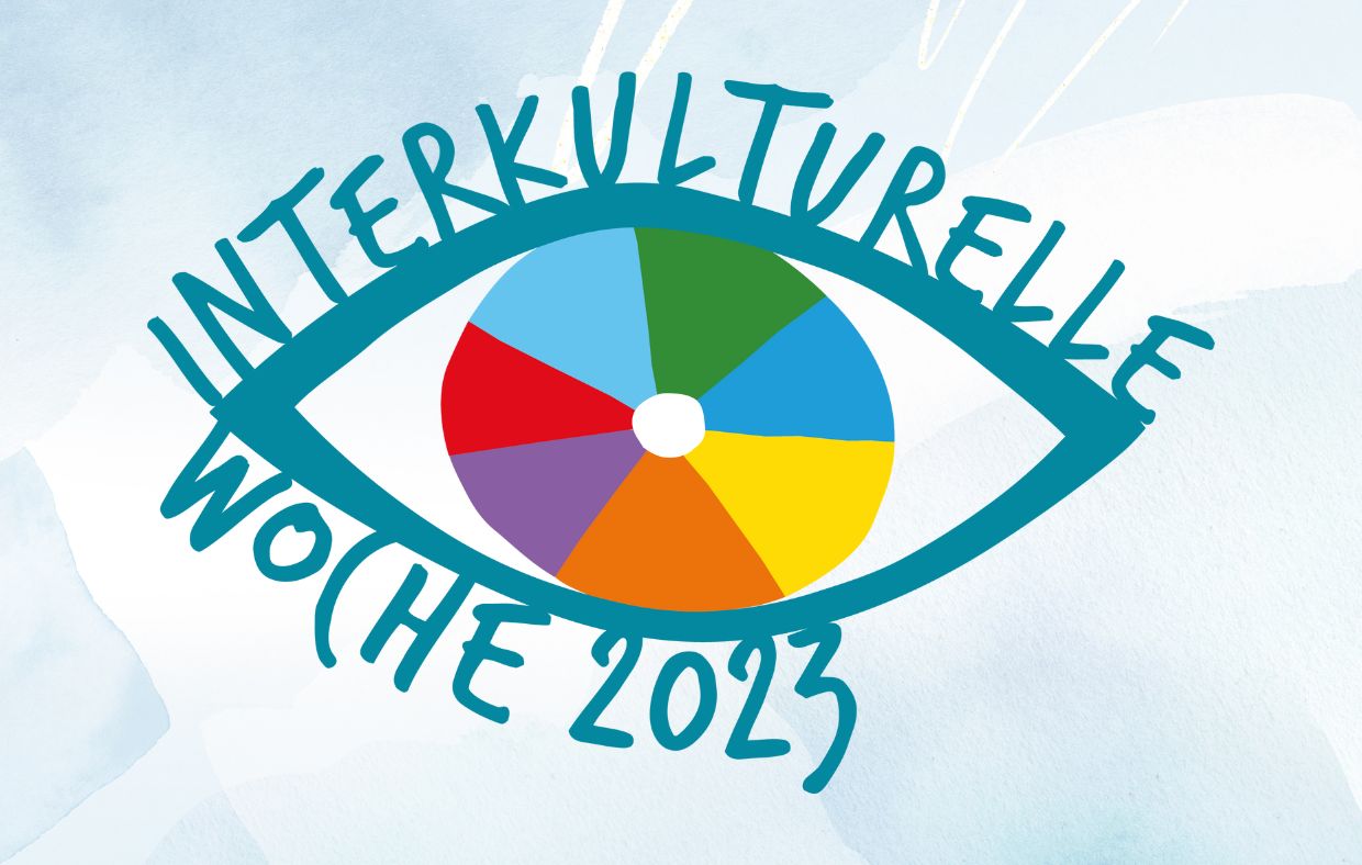Ein gezeichnetes, offenes Auge mit dem Schriftzug "Interkulturelle Wochen"