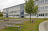 Großes Schulgebäude 