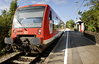 Zug und Bahnsteig 