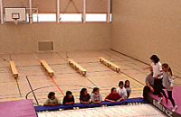 Jugendliche beim Sport in der Otto-Locher-Halle 