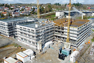 Ein Gebäude im Rohbau. 