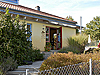 Kindergarten Brandhecke Dettingen Weg durch den Garten zum Kindergartengebäude