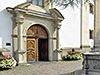 Portal Kirchenportal und Kapelle vor der Kirche