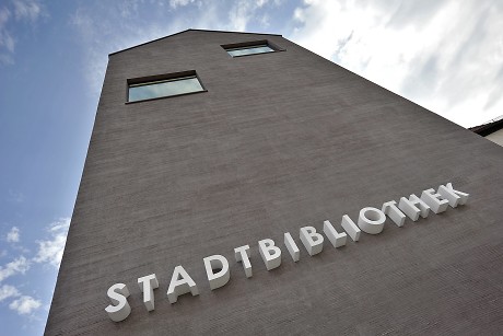 Hausfassade mit Aufschrift 