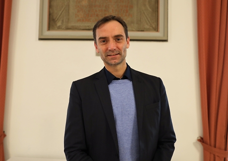 Justus Hoffmann, Geschäftsführer der Stadtwerke Rottenburg von vorne im Portrait
