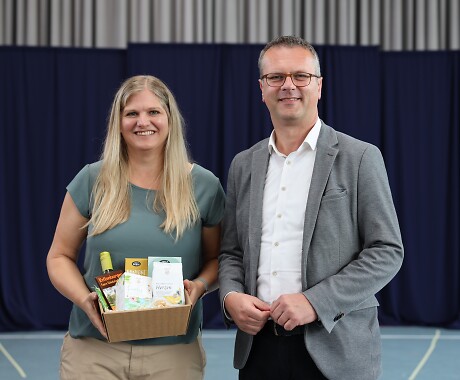 Frau Stegmayer zusammen mit Oberbürgermeister Stephan Neher