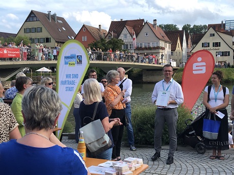 Urkundenübergabe an den Oberbürgermeister Stephan Neher 