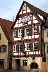 Mehrstöckiges Fachwerkhaus