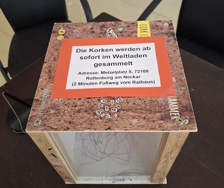 Sammelbox mit verschlossener Öffnung
