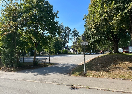 Der Parkplatz hinter der Festhalle in Rottenburg