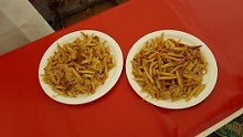 2 Teller mit Kratschupfnudeln