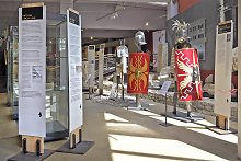 Blick in die Ausstellung Superstars mit Todesmut