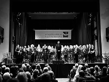 Stadtkapelle auf der Bühne der Festhalle beim Herbstkonzert 2025