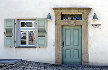 Haustür und Fenster